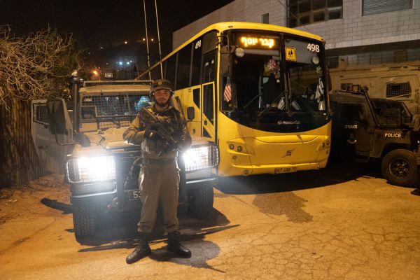 רימונים והתפרעויות: אלפים נכנסו הלילה לקבר יוסף