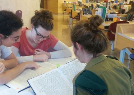 שמיניסטית? לימוד מעמיק וגיוס משמעותי בליווי תורני