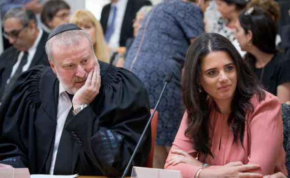 שקד נגד מנדלבליט: "זילבר לא תופיע בכנסת"