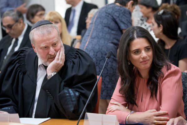 שקד נגד מנדלבליט: "זילבר לא תופיע בכנסת"