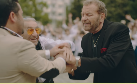 צפו: דודו פישר וגד אלבז מצרפים אורח מרגש במיוחד