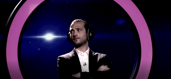 "מתחרה מול זמרות שאין לי מושג איך הן נשמעות"• צפו