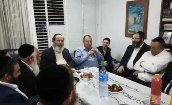 לא היינו מנחשים: הכישרון המפתיע של רון חולדאי •צפו