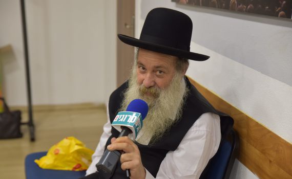 חוזר אחורה: שולי רנד בביצוע מיוחד ללהיט הישן שלו• צפו