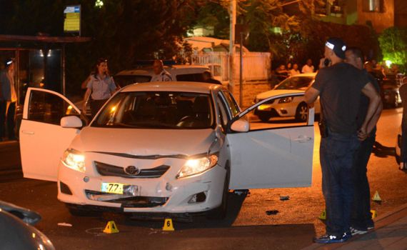 חיסול בחולון: גבר נרצח ברכב, היורים ברחו מהזירה
