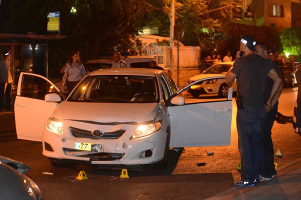 חיסול בחולון: גבר נרצח ברכב, היורים ברחו מהזירה