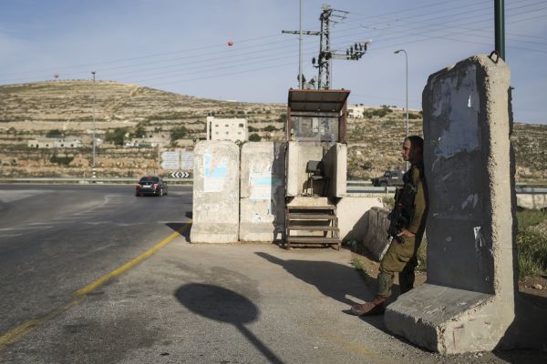 פיגוע דקירה בקרית ארבע, המחבל נוטרל; אין נפגעים