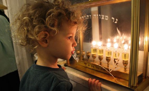 סקר: כמה מהישראלים מדליקים נרות חנוכה?