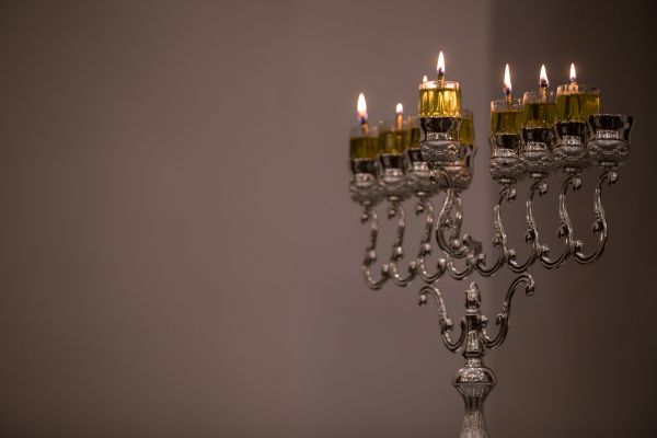 פניה למלונות:  הסדירו מקום להדלקת נרות חנוכה כהלכה