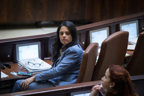 בעקבות הכניעה לטרור: שקד בתביעה נגד Airbnb