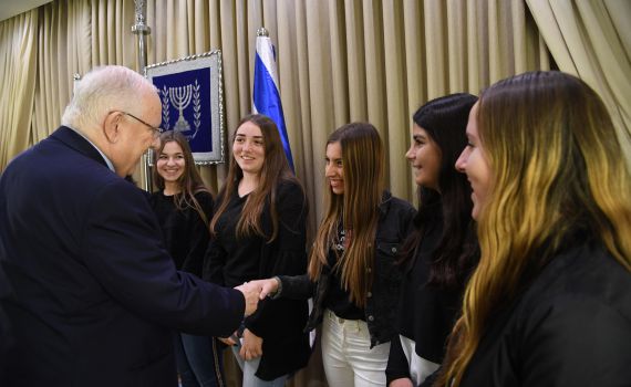 מה גרם לאלפי תלמידים ללבוש היום שחור?