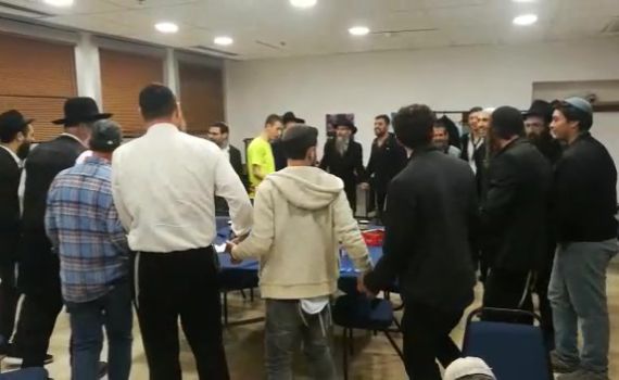 מפריד עד בנאי: צפו בהתוועדות של גדולי הזמר מאחורי הקלעים