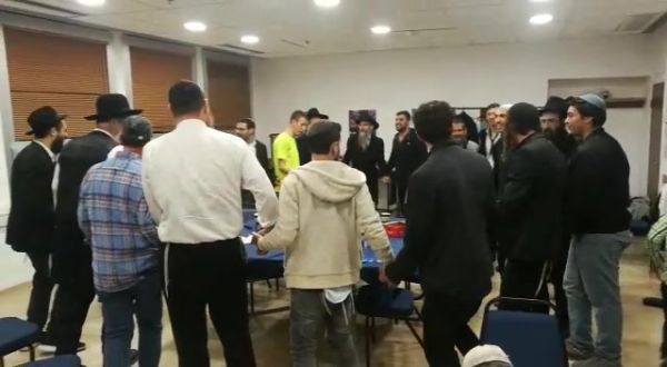 מפריד עד בנאי: צפו בהתוועדות של גדולי הזמר מאחורי הקלעים