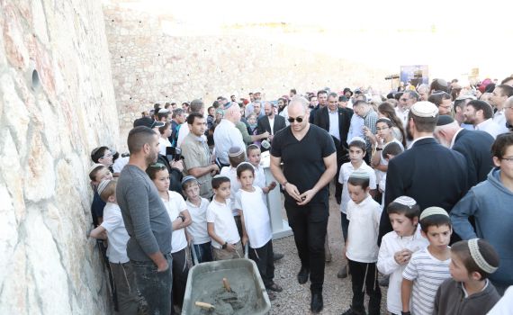 "יום חג ליישוב": הונחה אבן הפינה לשכונת הקבע במגרון
