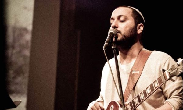 "אחי הוא מוזיקאי אדיר ואין לי מה להילחם בזה"