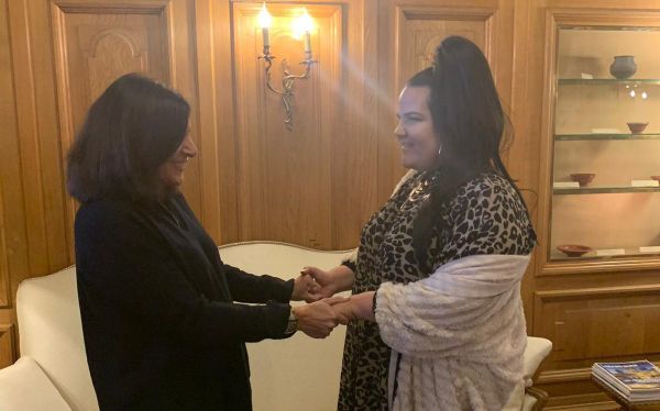 צפו: הפוליטיקאית הצרפתיה שמעריצה את נטע ברזילי