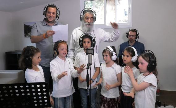 כביש 5: אריאל זילבר ותושבי השומרון בלהיט חדש• צפו