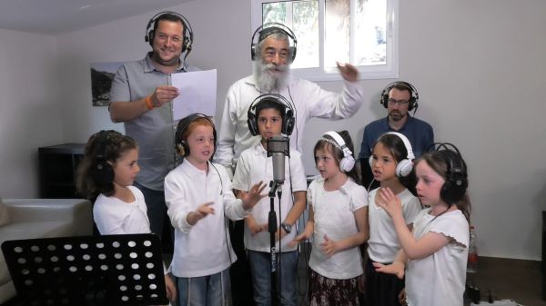 כביש 5: אריאל זילבר ותושבי השומרון בלהיט חדש• צפו