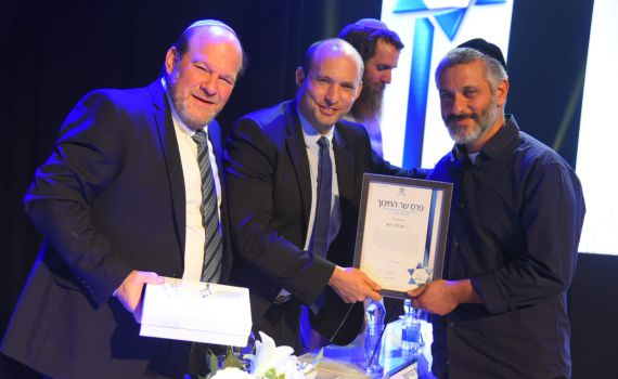 כבוד: אביתר בנאי קיבל פרס למפעל חיים