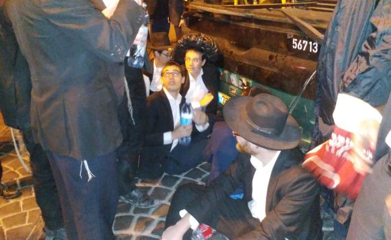 עיר תקועה, חרדים חסמו את הכניסה לירושלים