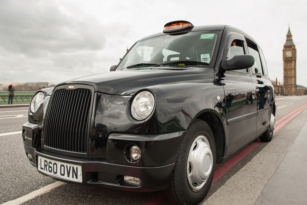 לונדון: נהגי מוניות מציעים נסיעות חינם לניצולי שואה