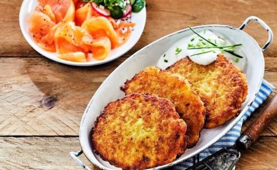 מתכוננים: מתכון ללביבות תפוחי אדמה וסלמון