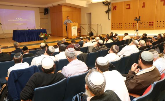 צניעות והטרדות מיניות: החמ"ד לא נשאר מאחור