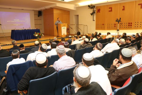 צניעות והטרדות מיניות: החמ"ד לא נשאר מאחור