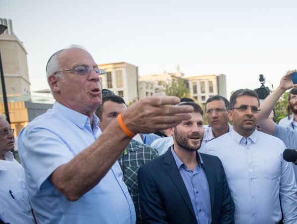 גל טרור: באיחוד הלאומי שוקלים פרישה מהממשלה