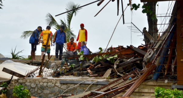 יום לאחר הצונאמי: רעידת אדמה פגעה באינדונזיה