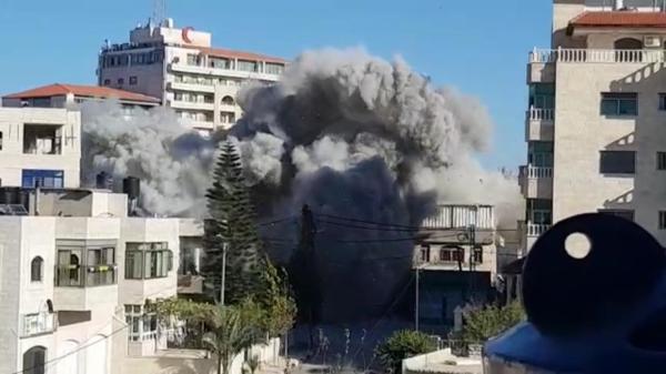 תיעוד: נהרס בית המחבל שרצח את רונן לוברסקי הי"ד