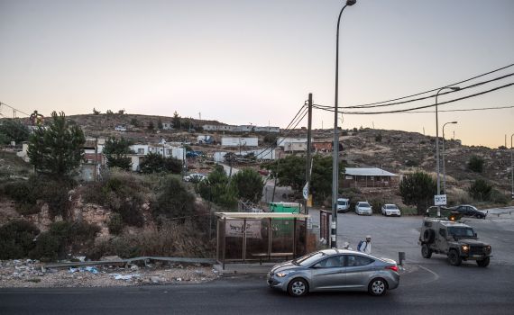 רכב הוצת וכתובות רוססו בכפר פלסטיני באזור בנימין