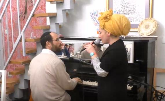 כמו בימים הטובים: אהרן וריקה רזאל בדואט• צפו