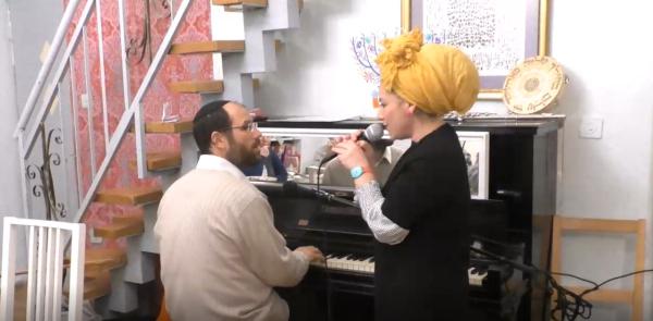 כמו בימים הטובים: אהרן וריקה רזאל בדואט• צפו