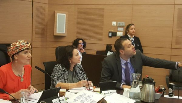 לשמחת מועלם וזוהר: חוק הפורנו אושר בוועדה