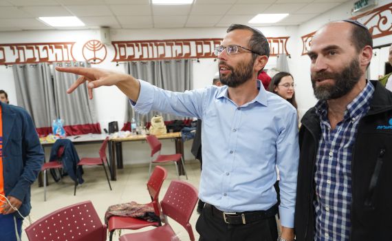 גנץ למוסי רז: "הניסיון שלך כשל, הכספים ליו"ש עברו"