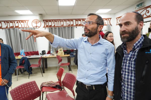 גנץ למוסי רז: "הניסיון שלך כשל, הכספים ליו"ש עברו"