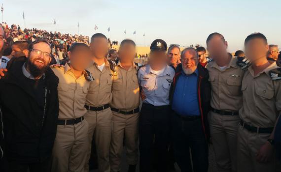 כבוד: הנווט האתיופי הסרוג קיבל את הכנפיים