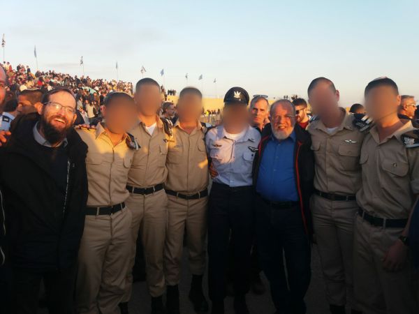 כבוד: הנווט האתיופי הסרוג קיבל את הכנפיים