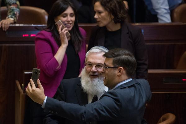 תיעוד אחרון: הח"כים בסלפי פרידה מהכנסת • גלריה