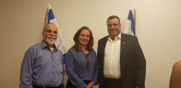 קדנציה ראשונה: נחתם הסכם בין ליאון לחגית משה