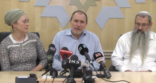 "שירה פקחה עין ודמעה; אמרנו לה שהיא ילדת נס"