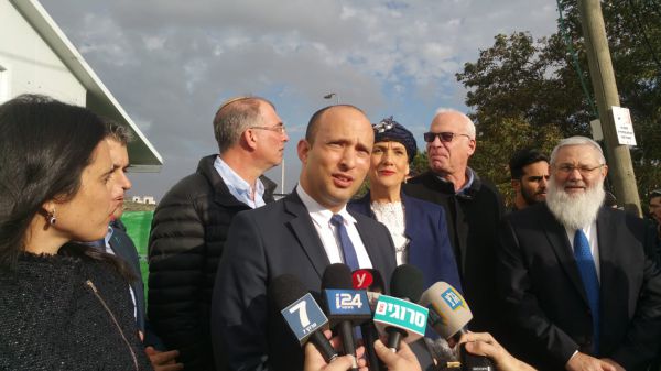 בנט ושקד מגיבים: "לא הפגנו נגד הממשלה, ספין"