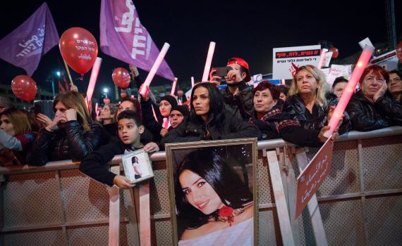 נתניהו: "צריך לתת אגרוף לפנים לבעלים המכים"