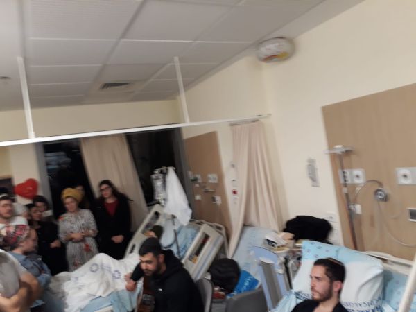 מרגש במיוחד: מלווה מלכה לצד עמיחי ושירה בביה"ח