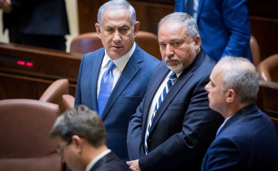 ליברמן ולפיד מאיימים; הליכוד: "פוליטיקה קטנה"