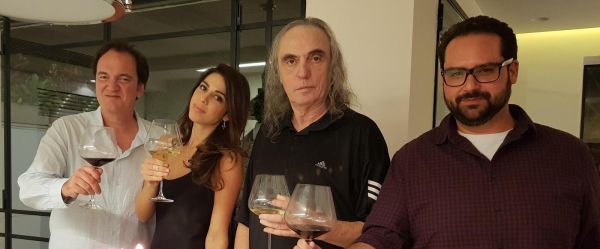 חצי שנה מהאשפוז: צביקה פיק עם ביתו ובעלה טרנטינו