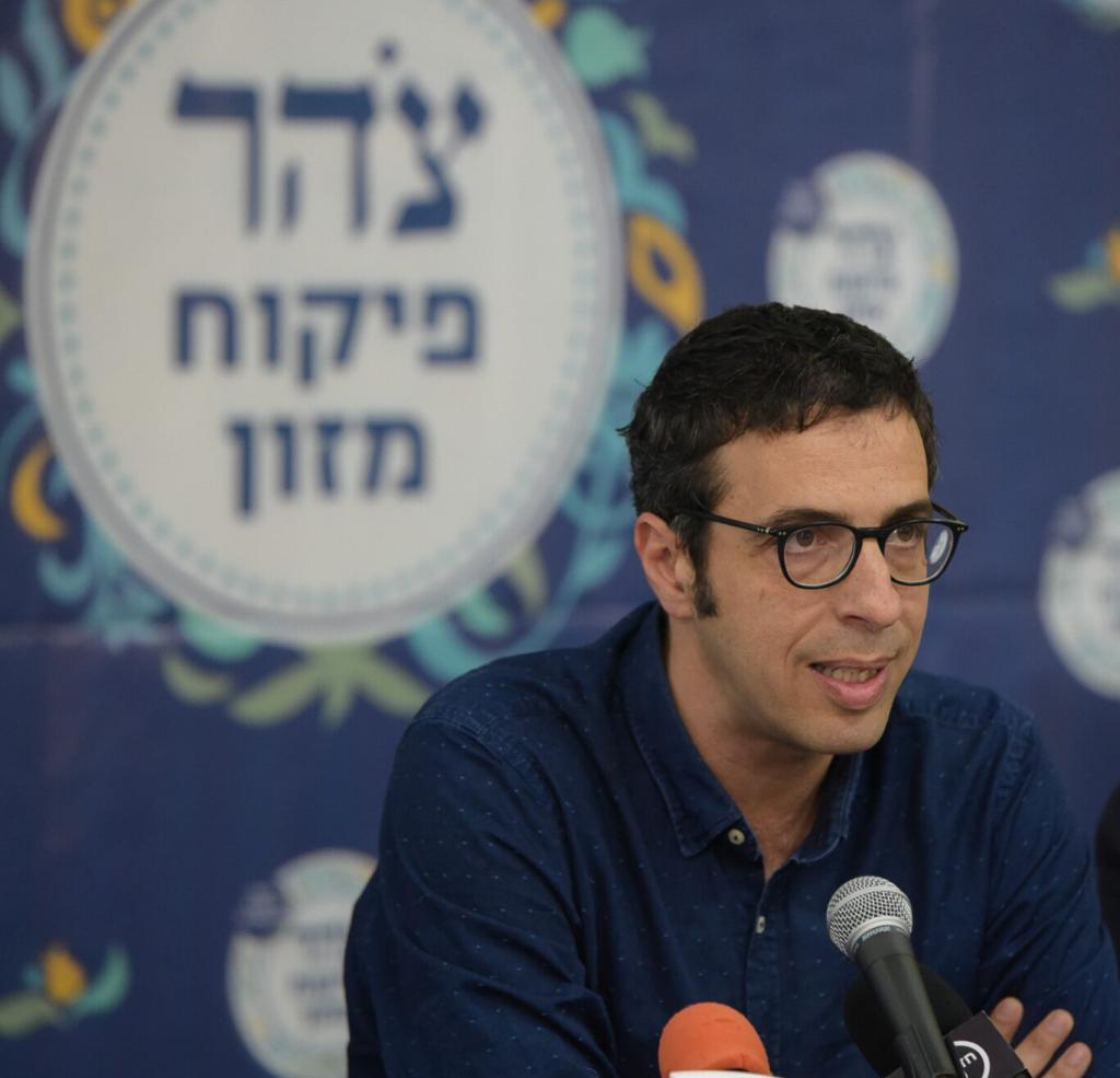 הנתונים: "בוחרים בכשרות רבנות,לא בארגונים פרטיים"