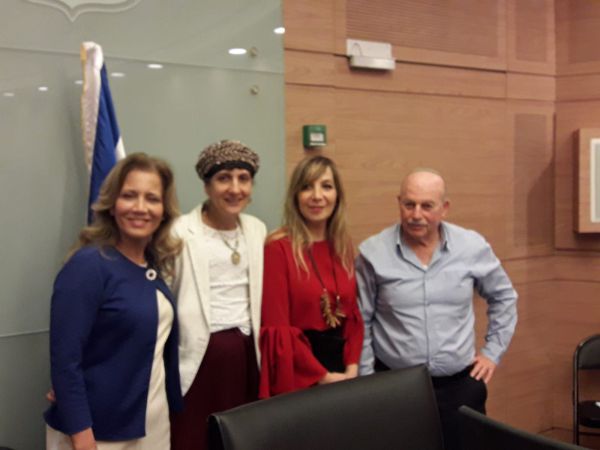 עוד לא מתפזרת: הכנסת אישרה את חוק איסור הזנות