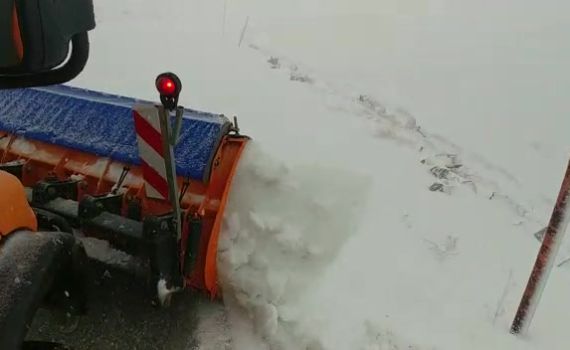 מרהיב: שלג ראשון החל להיערם בחרמון. צפו